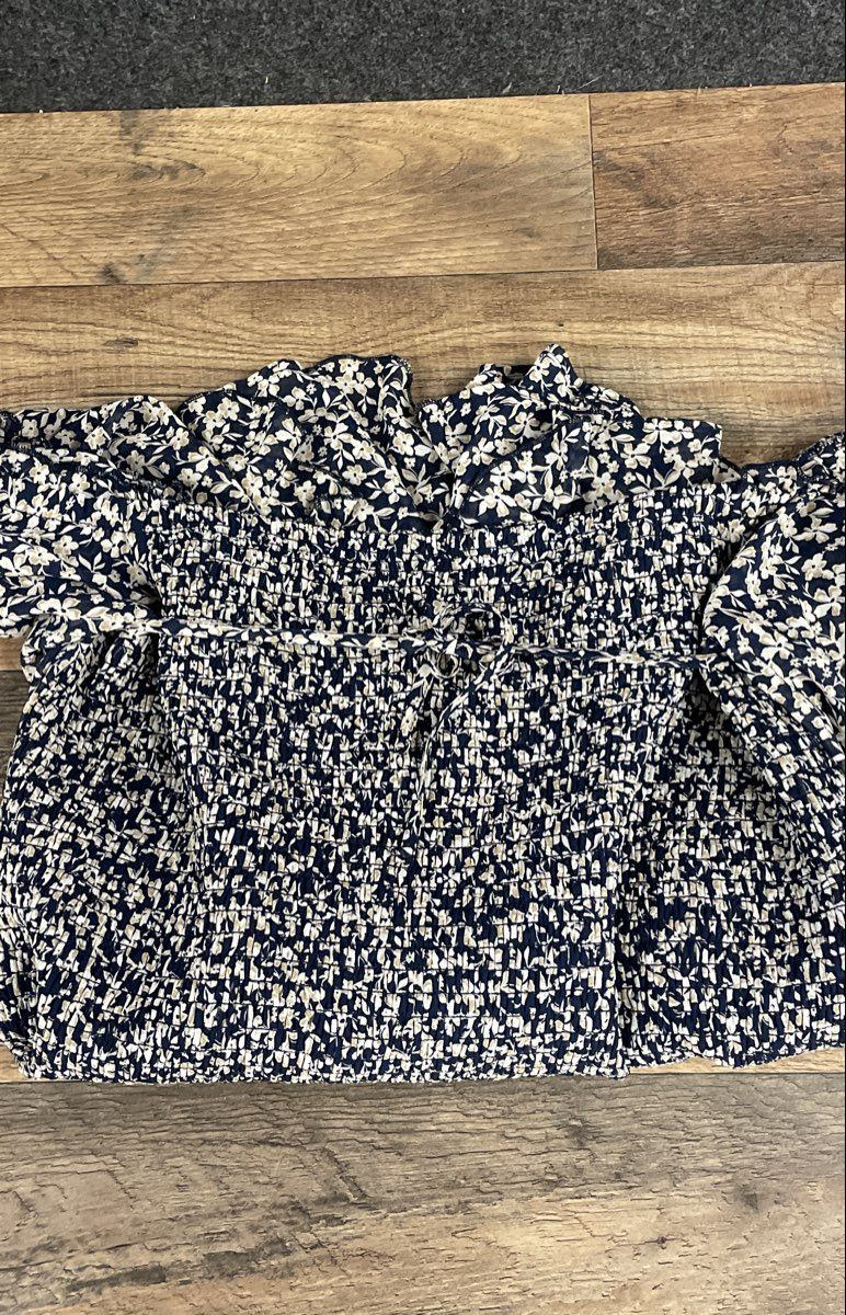 Torrid Women's Floral Smocked Off-Shoulder Crop Top Navy Blue NWT Size 1