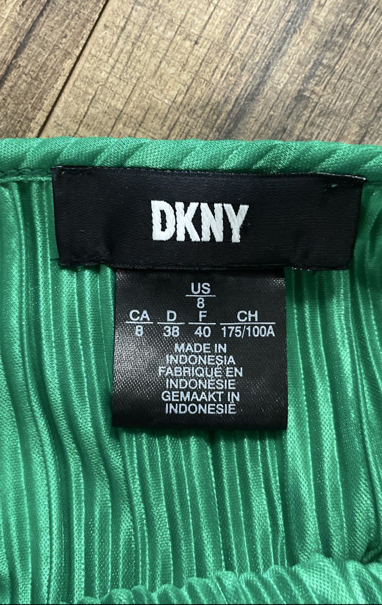 DKNY Women's Green Pleated Ruched Short Sleeve Belted Knee Length Dress Sz 8