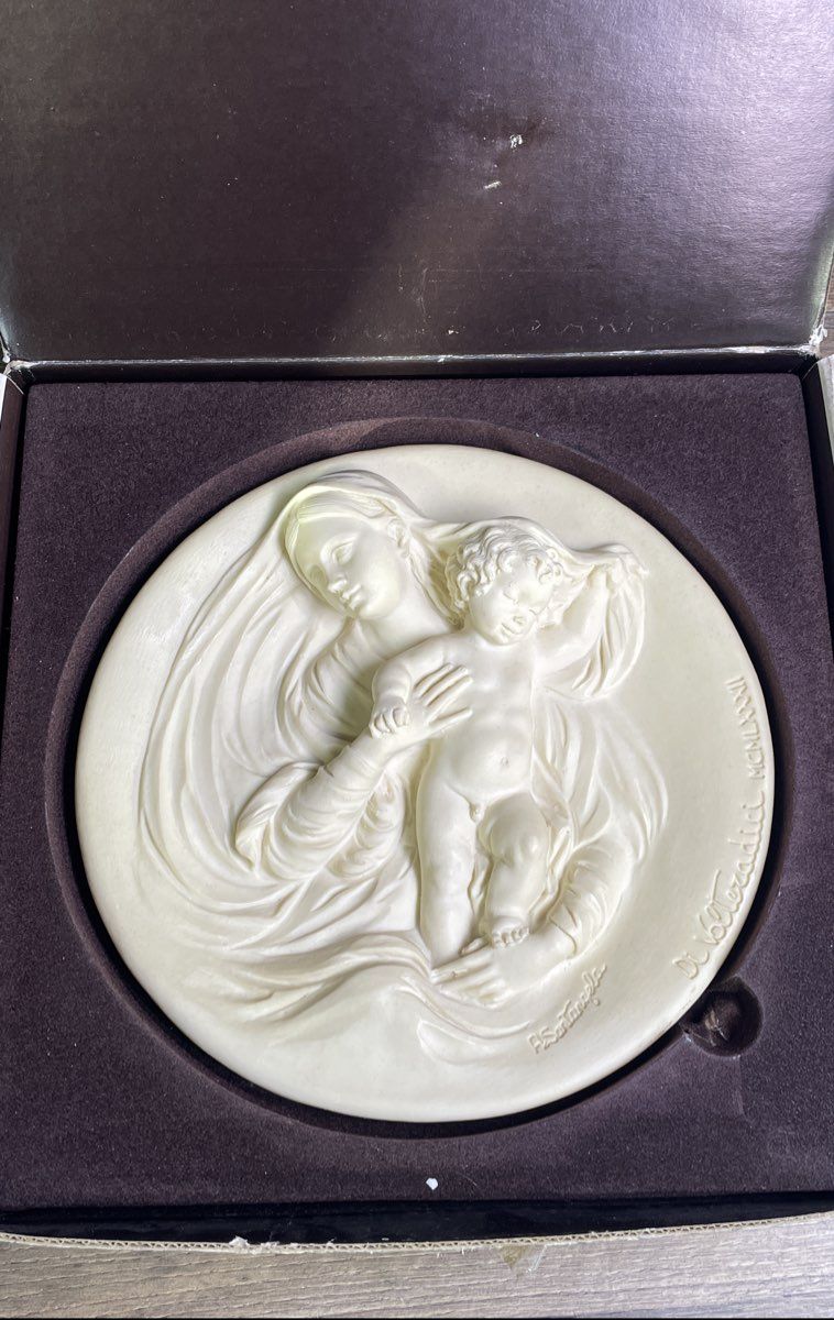 Di Volteradici Madonna Modesta 1982 Collector Plate Bradex 38-V90-2.5 IOB