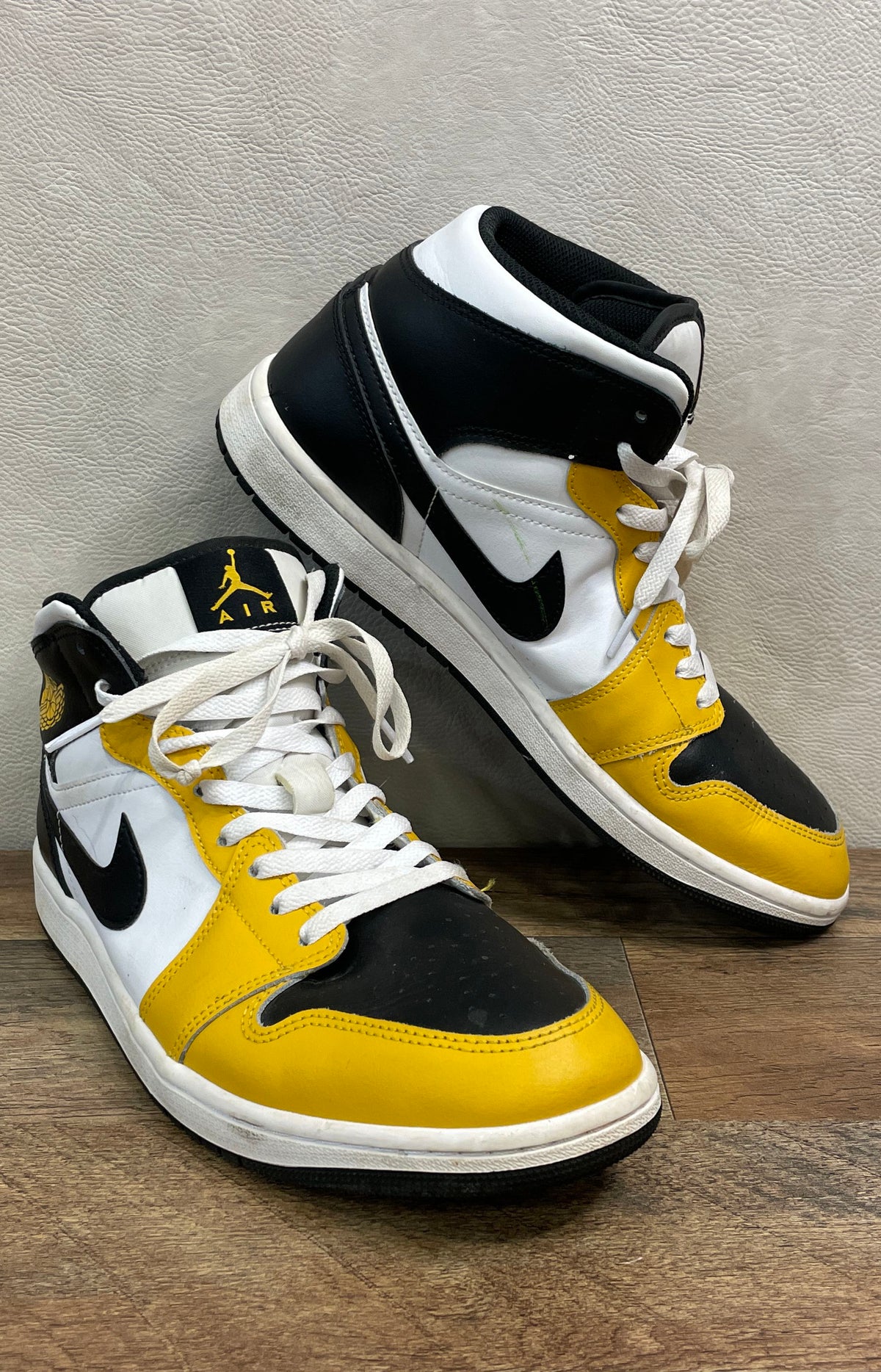 Nike Air Jordan 1 Mid Yellow Ochre Black White Size 11 DQ8426-701