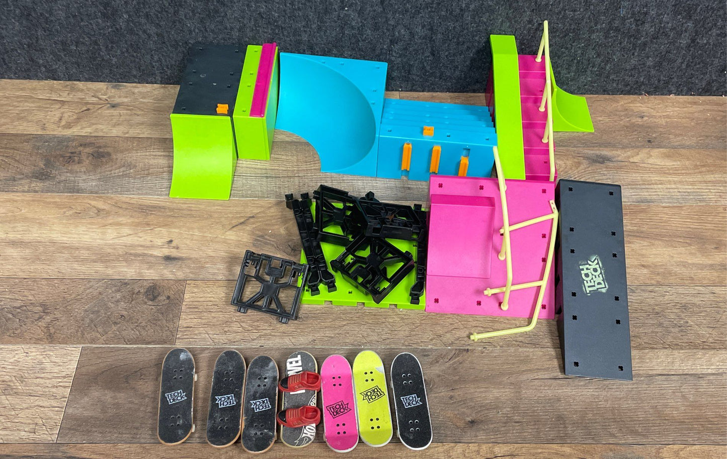 Tech Deck Ramp Parts Lot & 7 Fingerboards Modular Skate Park Playset