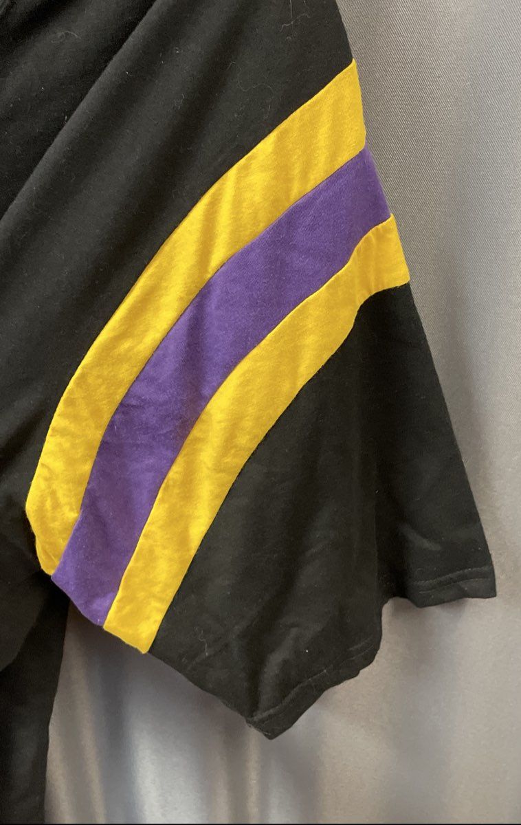 Ultra Game Men's NBA LA Lakers Embroidered Black Striped Sleeve T-shirt Sz XL