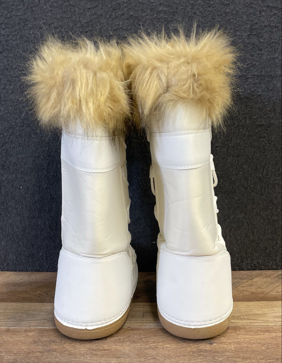 JustFab Alaska White Faux Fur Trim Winter Snow Moon Boots Size M 7-8