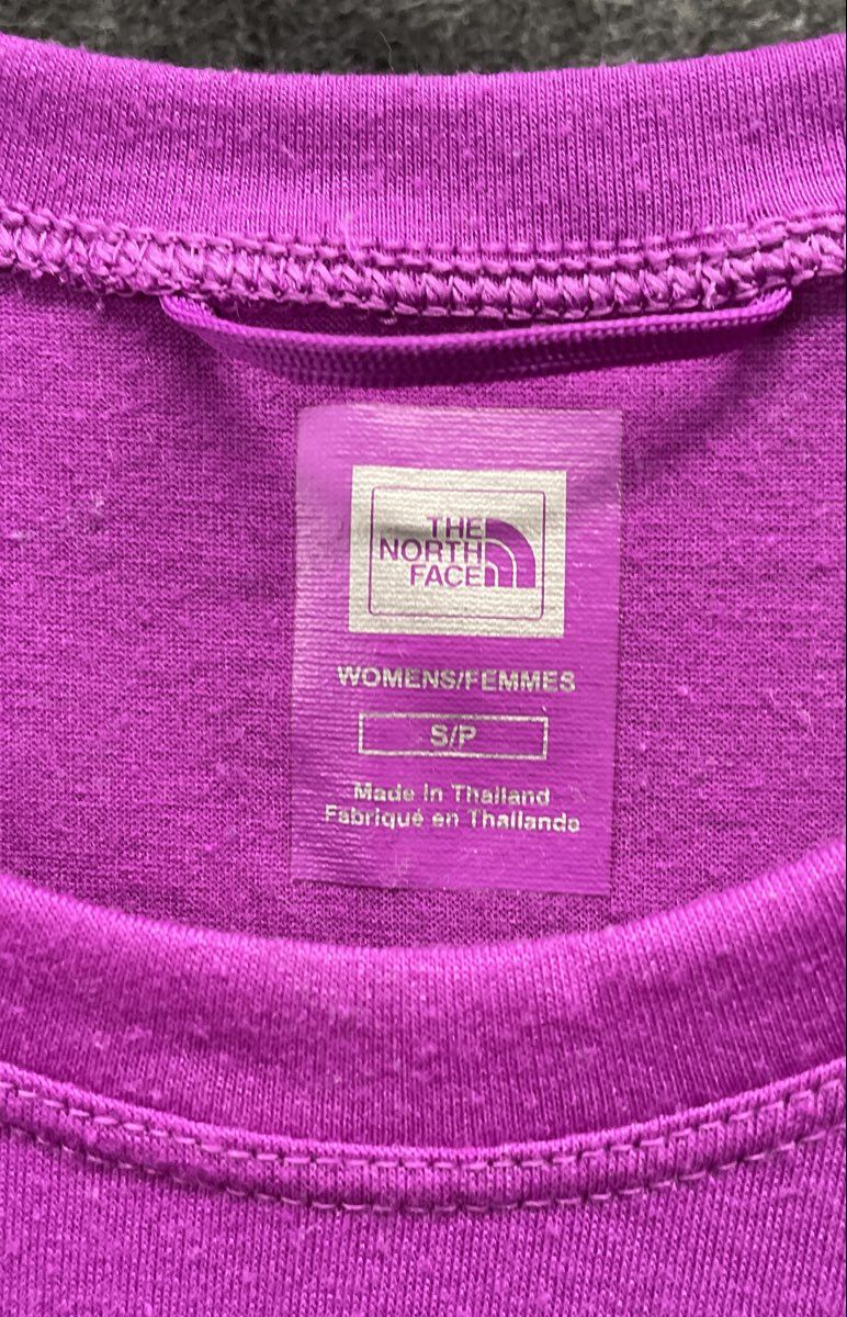 The North Face Women's Purple VaporWick Short Sleeve Graphic T-Shirt Sz S