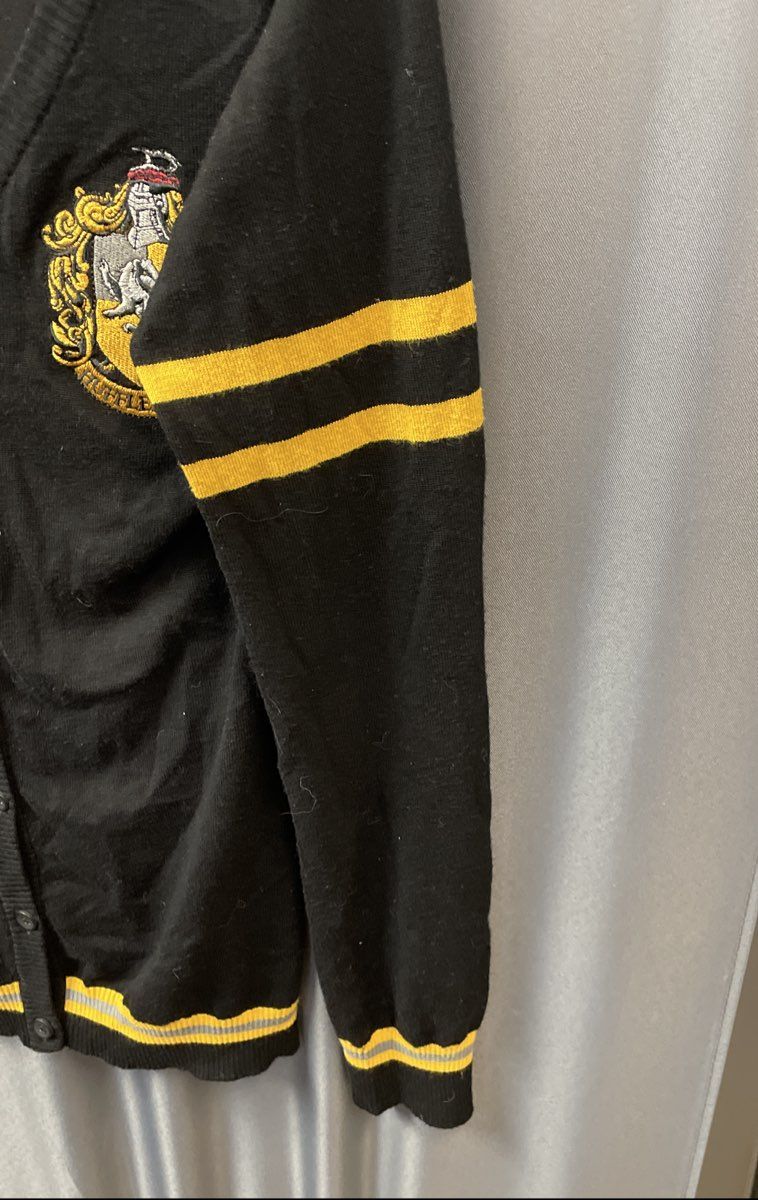 Harry Potter Hufflepuff Women's Black Knit Button Front Cardigan Sweater Sz M
