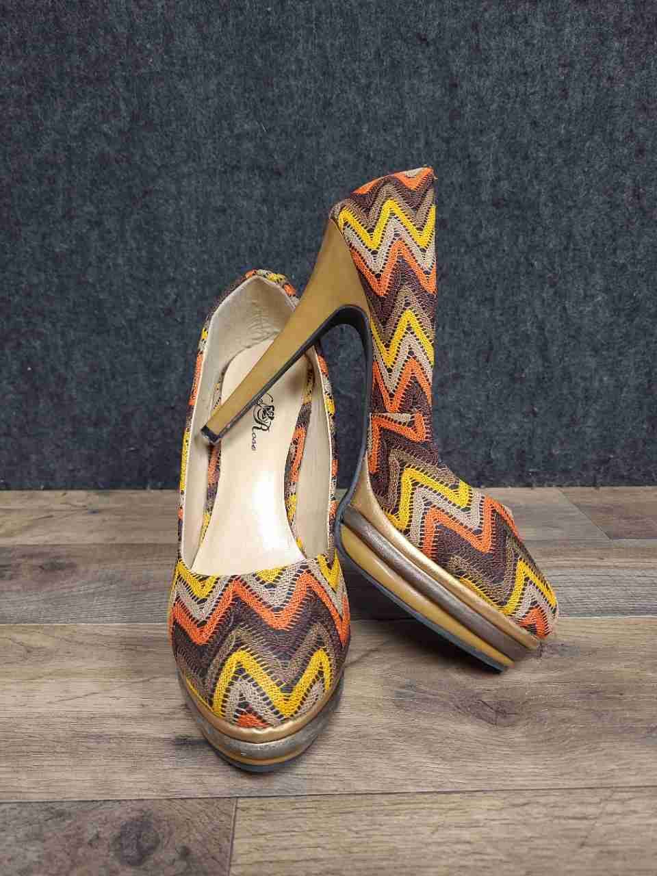Wild Rose Olive01B Orange Multi Chevron Zig Zag Platform Pumps Women's Size 8.5