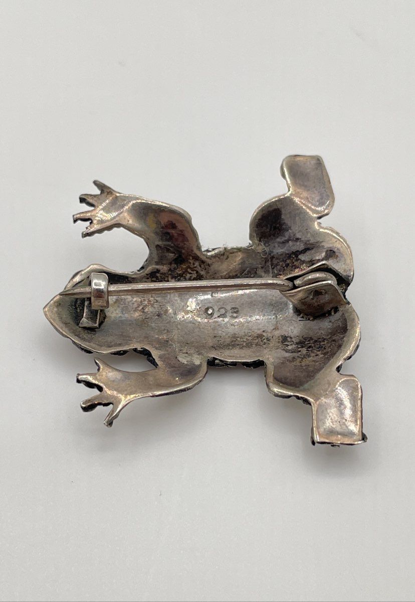 Low Grade Silver (Ag 82.01) Granulated Filigree Frog Brooch Pin 3.6g