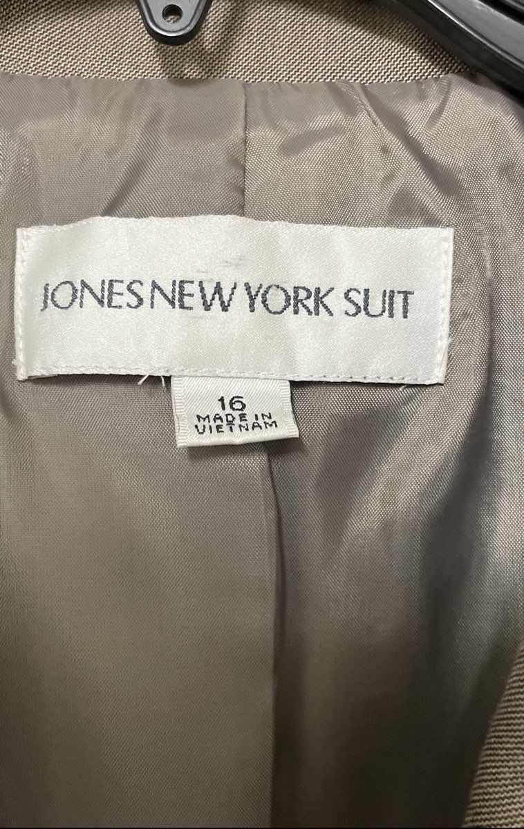 Jones New York Women's Tan Suit Jacket Blazer Professional Workwear Sz 16