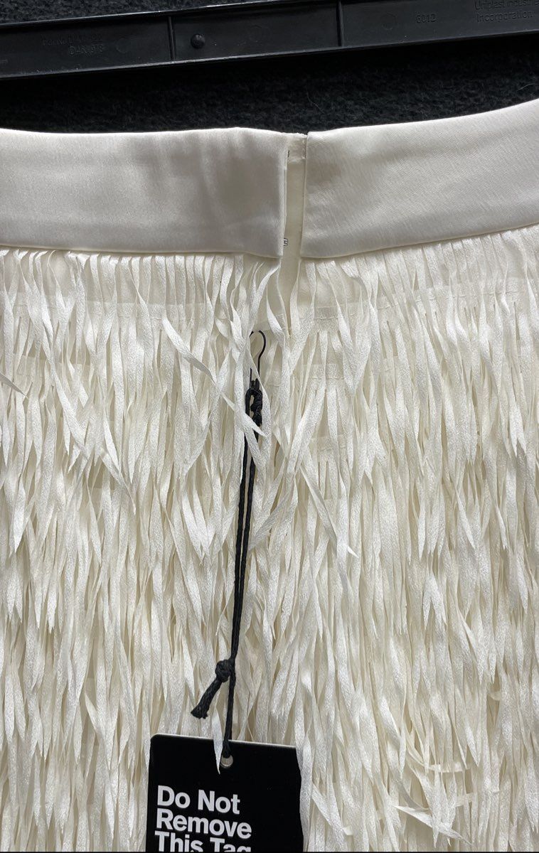 Express Women's White Fringe Textured Mini Skirt Size 4 NWT