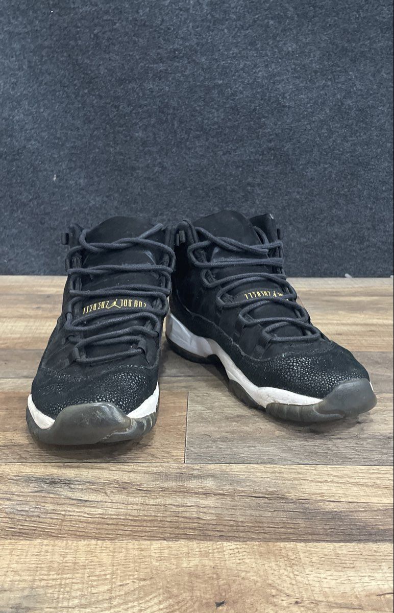 Air Jordan 11 Retro Heiress Black Metallic Gold Youth GS Size 6.5Y