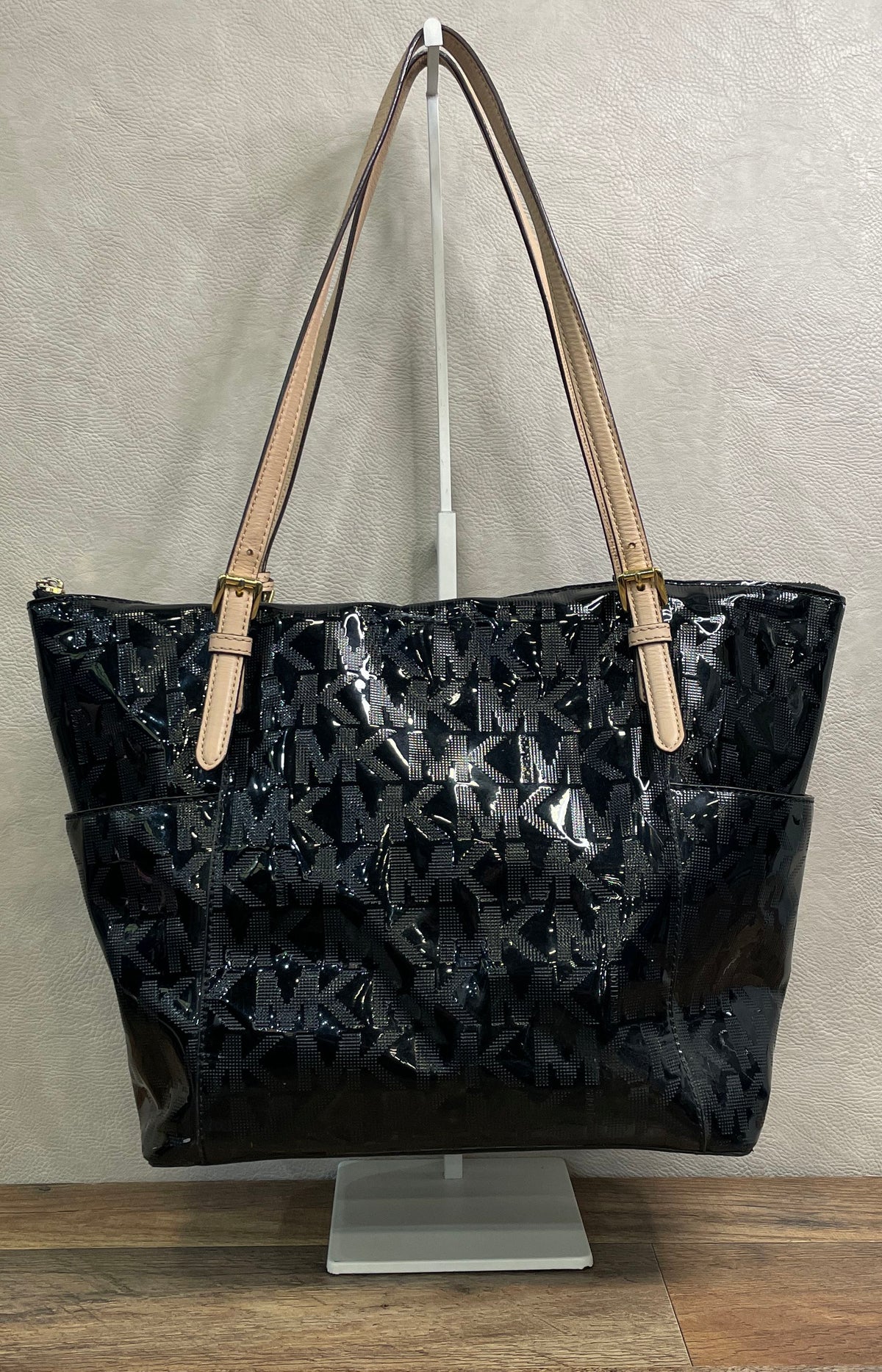 Michael Kors Black Patent Monogram Jet Set Tote Bag Gold Tone Hardware Charm