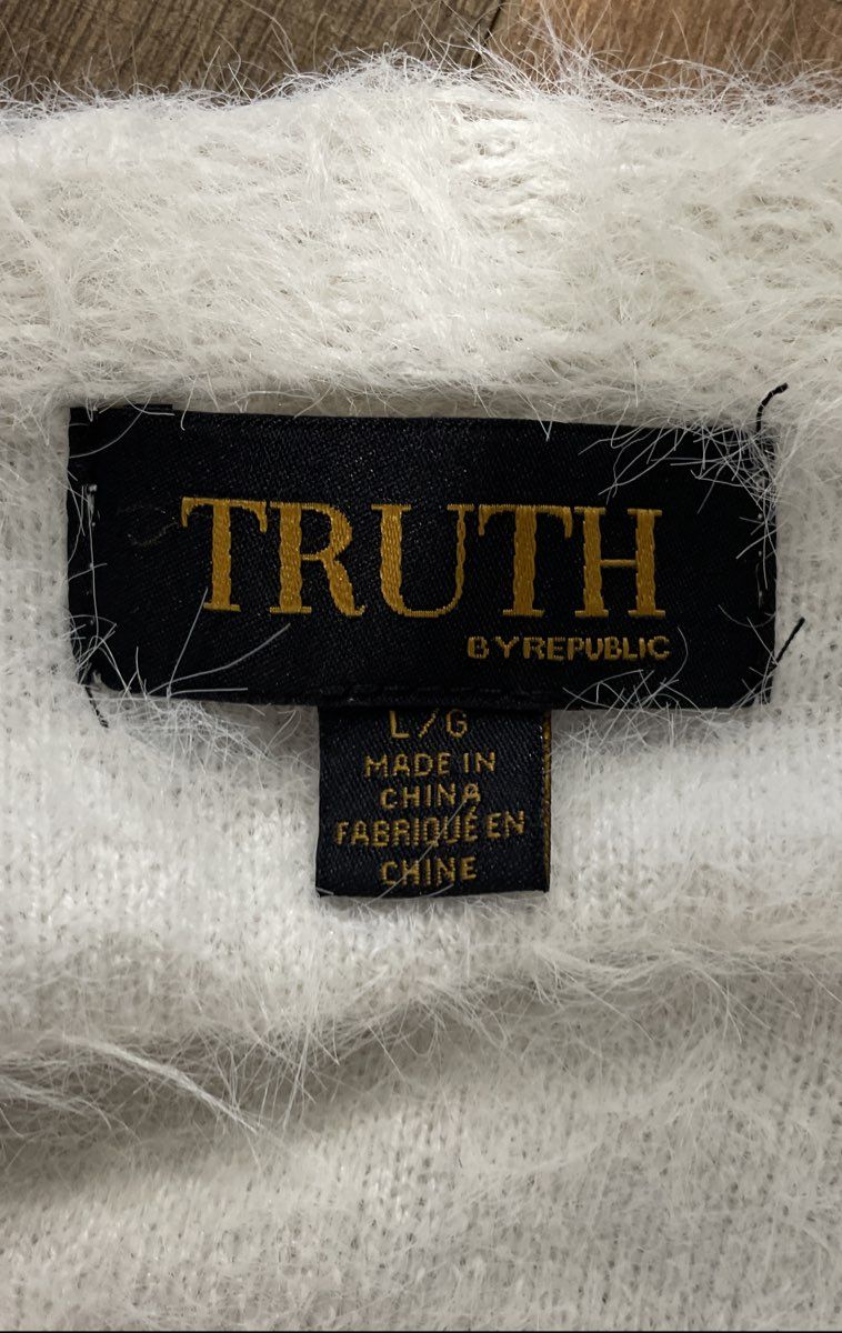 Truth by Republic Women's White Fuzzy Eyelash Knit Crewneck Sweater Size L