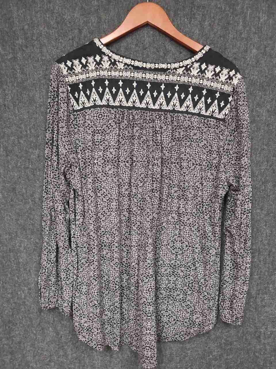 Lucky Brand Women's Black White Geometric Embroidered Split Neck Top Sz 2X