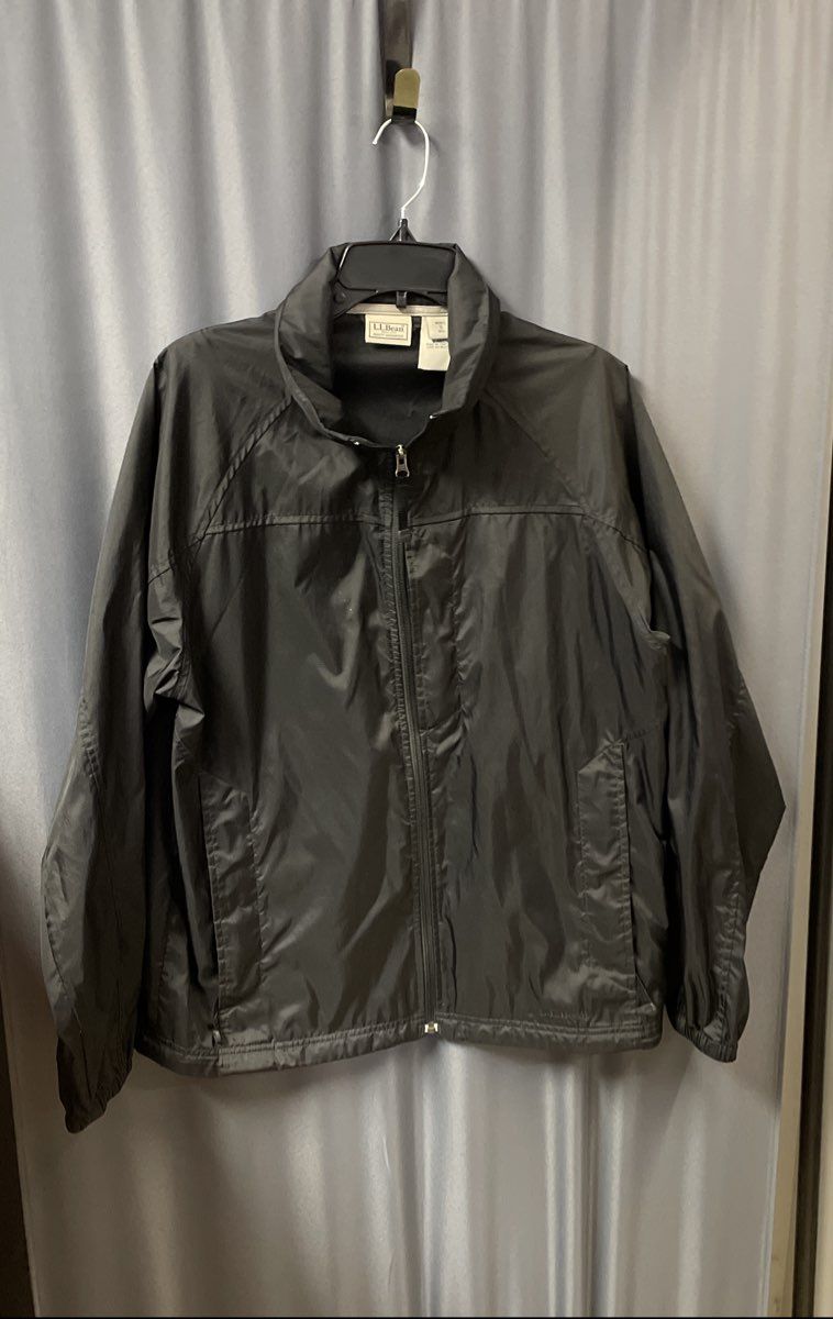 L.L. Bean Men's Black Stowaway Windbreaker Jacket Full Zip Packable Nylon Sz S