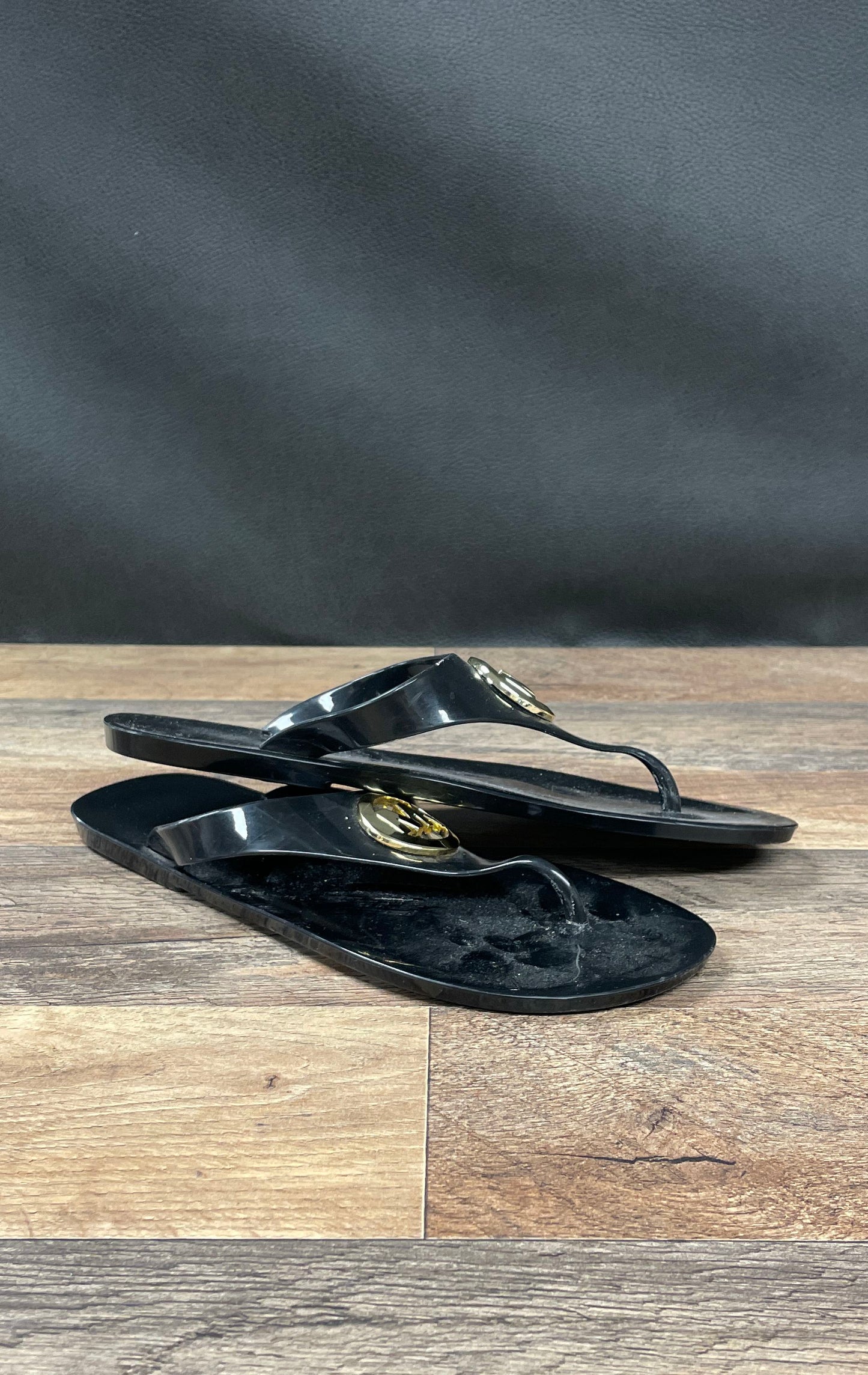 Michael Kors MK Plate Jelly Thong Sandals Black Gold Flip Flop Women's Size 7.5