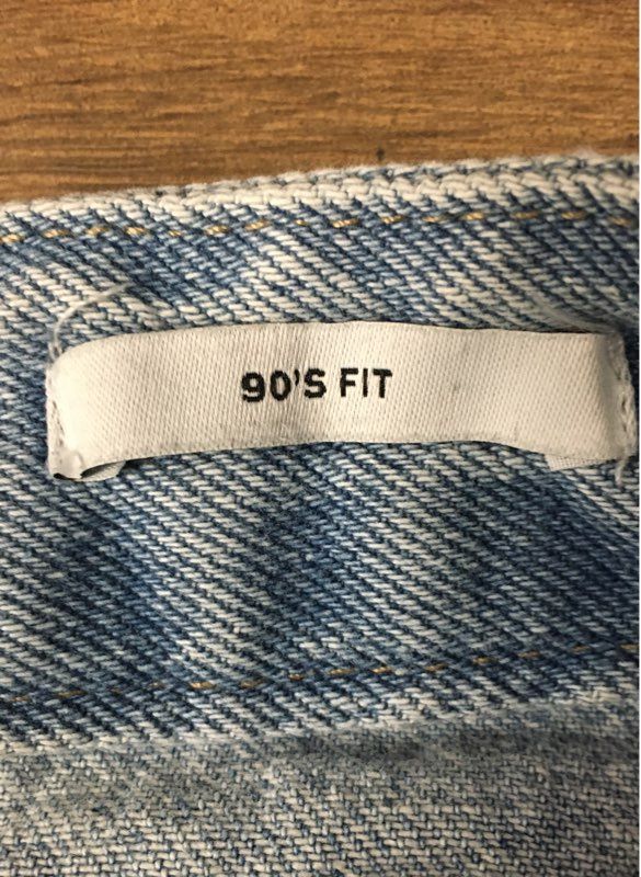 Forever 21 Women's Light Wash 90's Fit Embroidered Patch Distressed Jeans Sz 26
