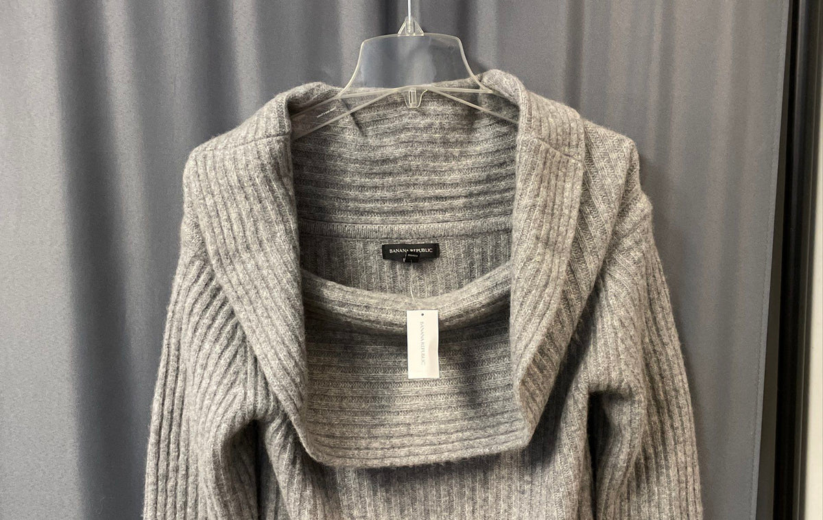 Banana Republic Women's Gray Plume Off-Shoulder Ribbed Wool Sweater Sz L NWT