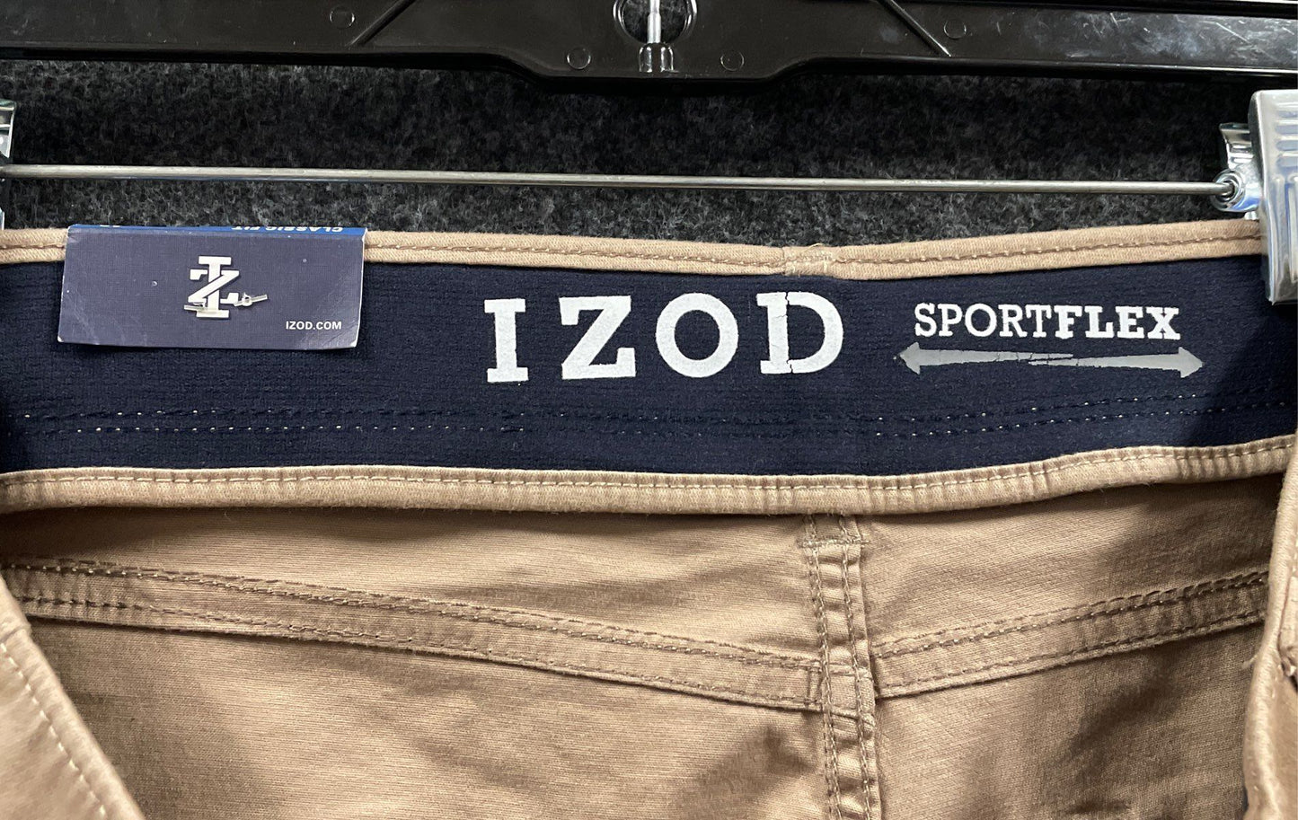 Izod Men's Sportflex Classic Fit Shorts Newport Khaki Size 40 NWT