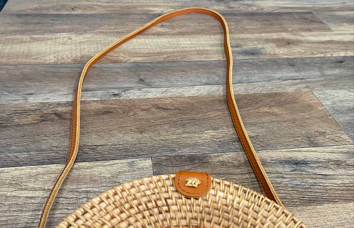 Round Woven Rattan Straw Crossbody Basket Bag Tan Leather Strap Tropical Lining