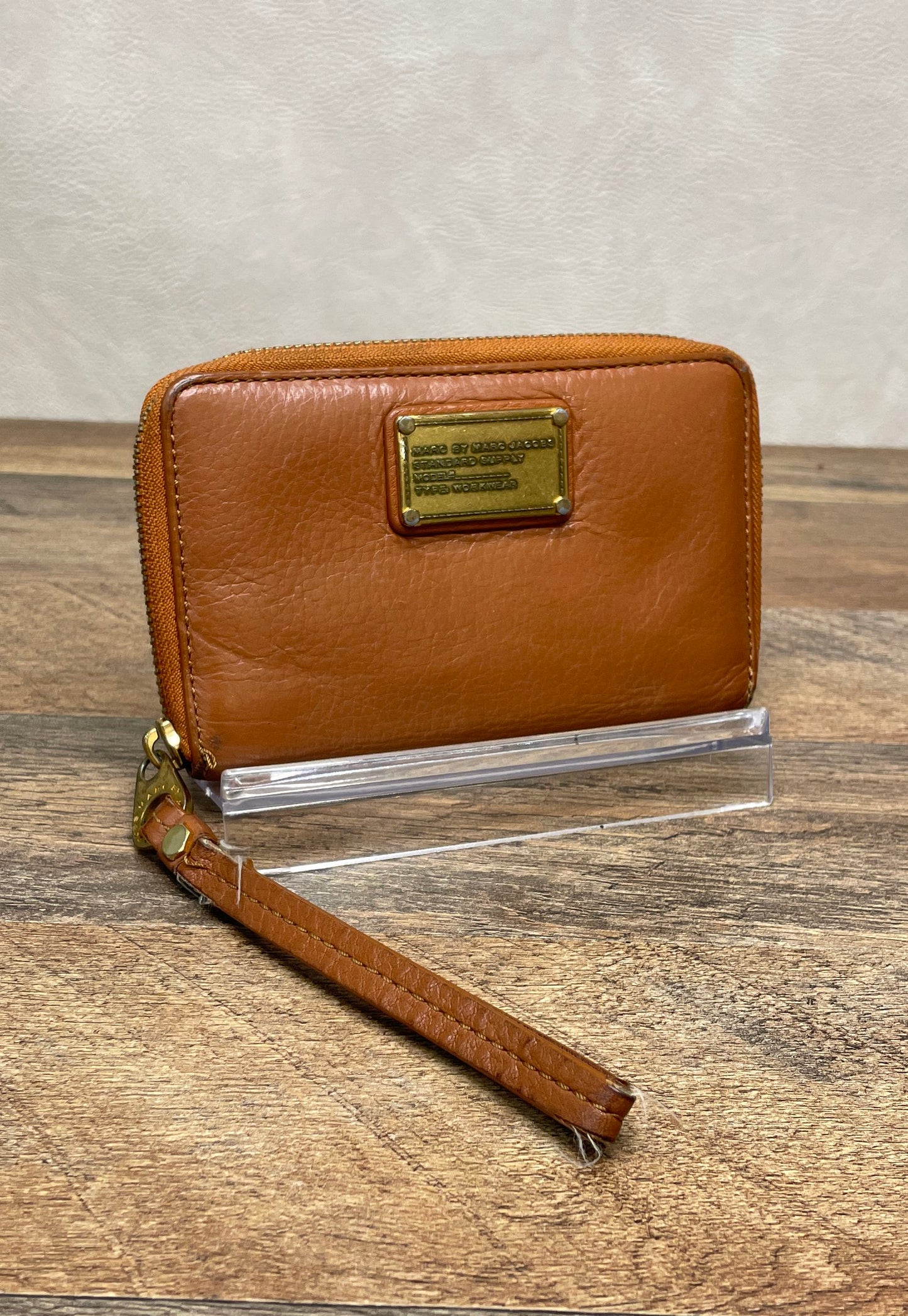 Marc by Marc Jacobs Brown Leather Standard Supply Zip Around Wristlet Wallet COA