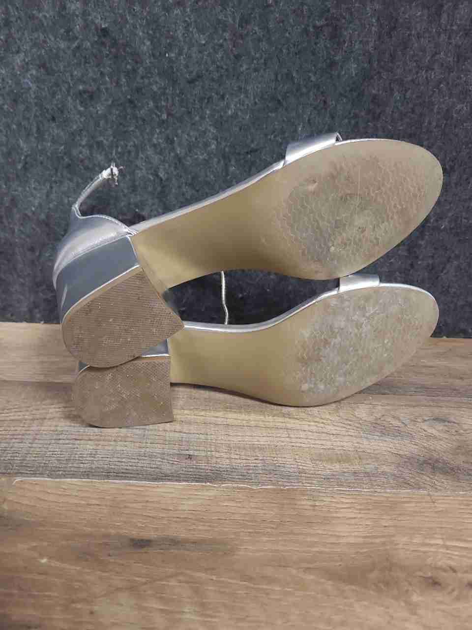 Steve Madden Irenee Silver Metallic Block Heel Ankle Strap Sandals Size 8M