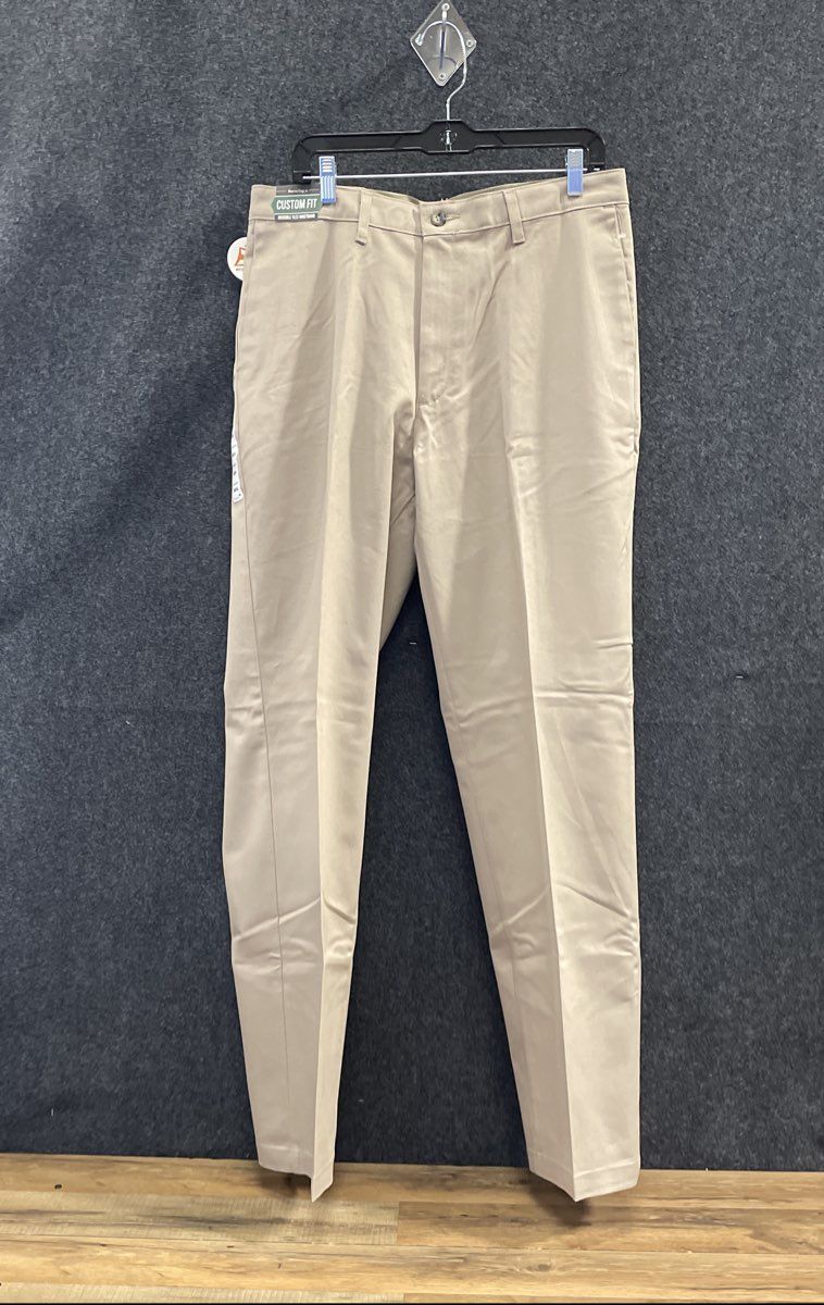 Lee Men's Khaki Pants Custom Fit Relaxed Flat Front Chinos Size 34x34 NWT