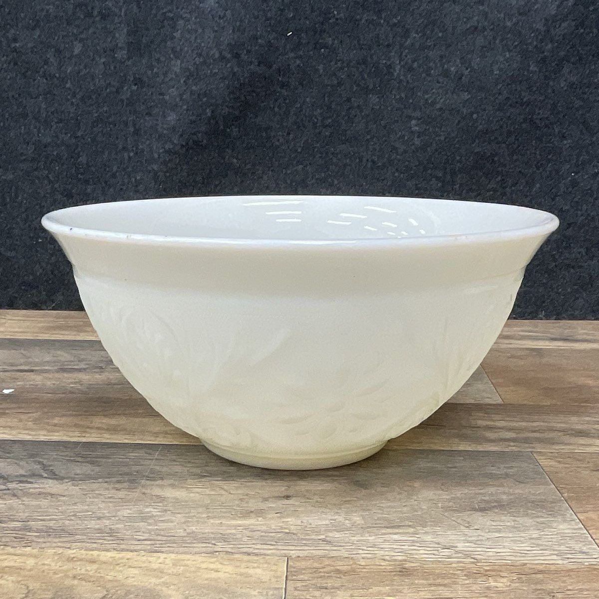 Anchor Hocking Sandwich White Milk Glass Daisy Pattern Punch Bowl 10"