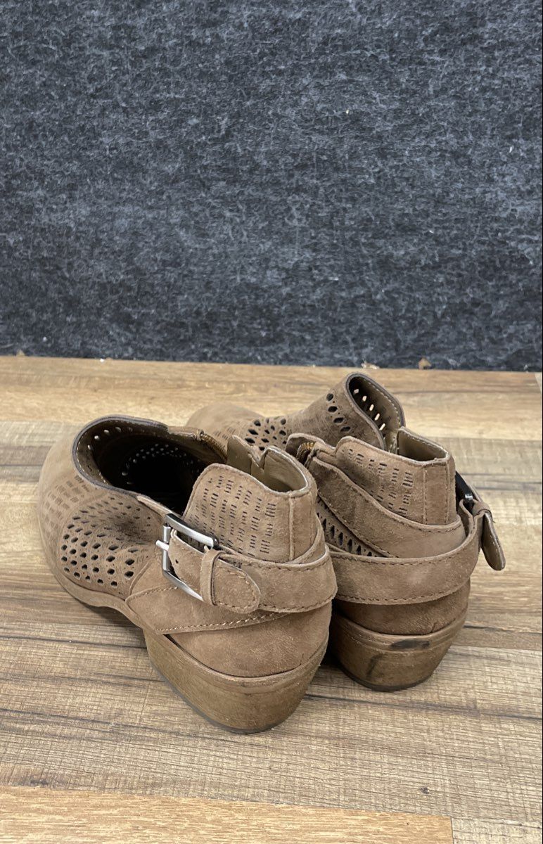 Vince Camuto Paavani Brown Perforated Leather Ankle Booties Size 7.5