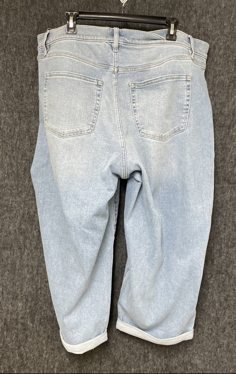 Lane Bryant Women's Light Wash Mid-Rise Boyfriend Capri Jeans Sz 16