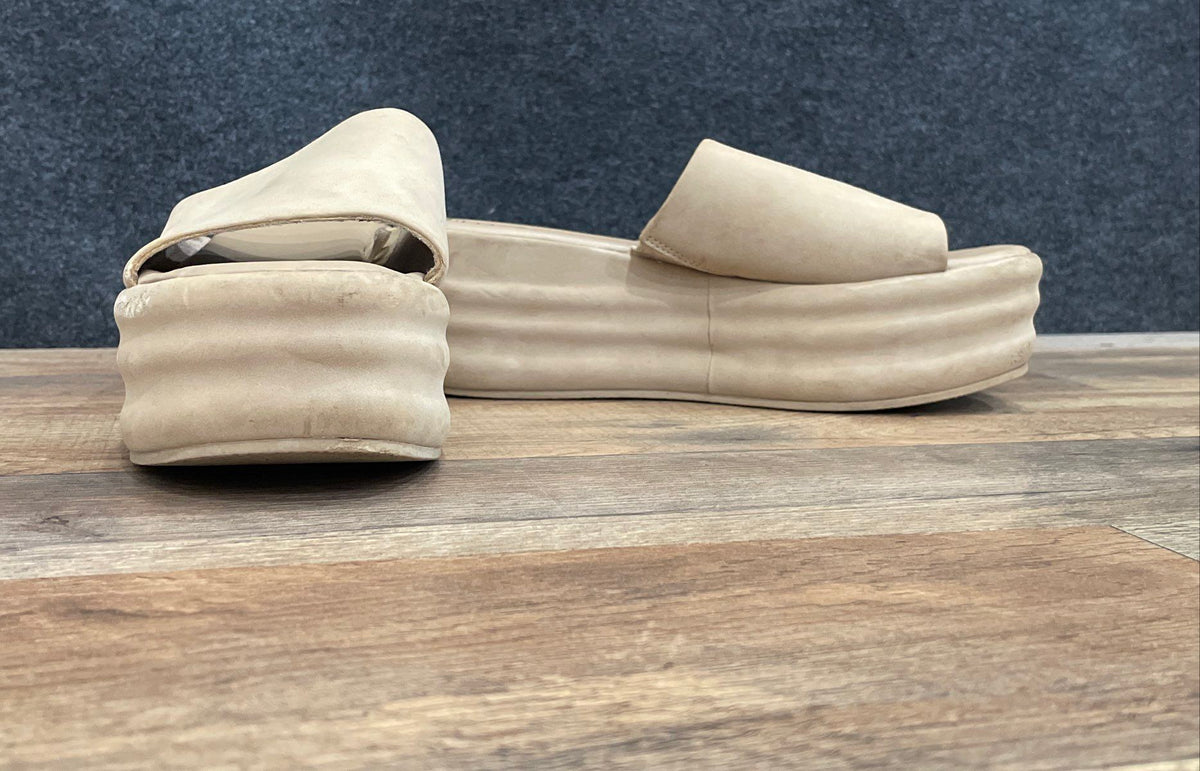 Nobo No Boundaries Cream Platform Slides Wavy Sole Women's Size 6