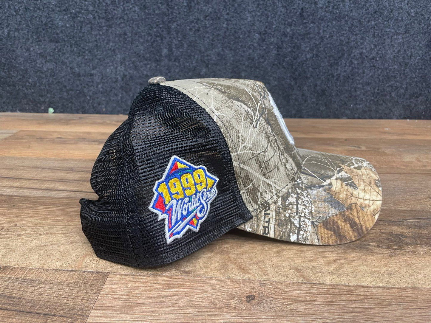 New Era New York Yankees 9FORTY A-Frame Trucker Cap Camo 1999 World Series OSFM