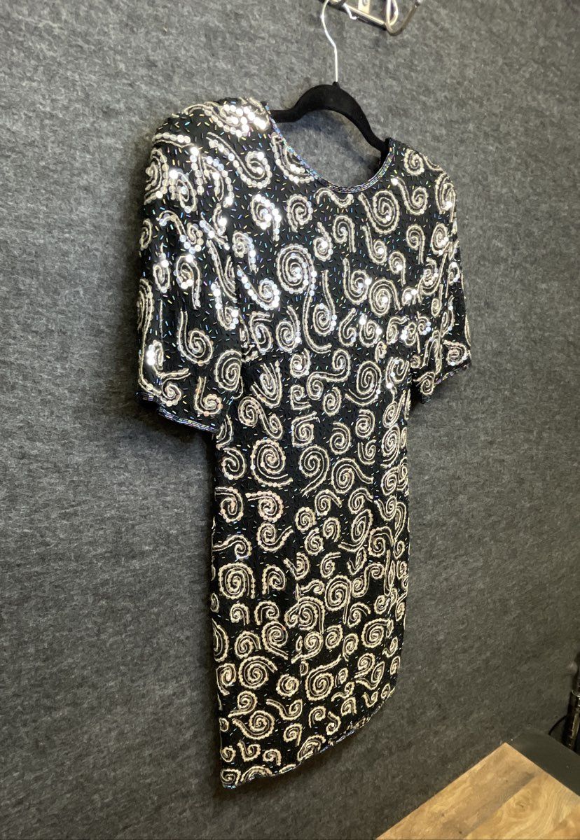 Vintage 80s Women's Black Silver Sequined Beaded Swirl Cocktail Sheath Dress