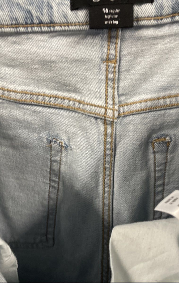 Edgely by Maurices Women's Light Wash Wide Leg High Rise Distressed Jeans NWT 16