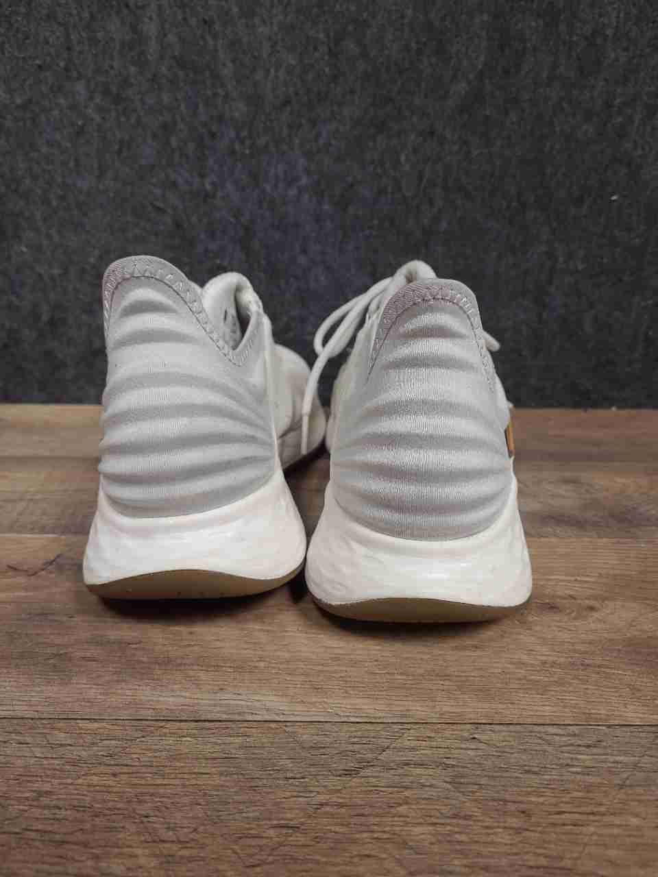 New Balance Fresh Foam Roav Bone Cream Gum Sole Running Shoes Men's Size 9