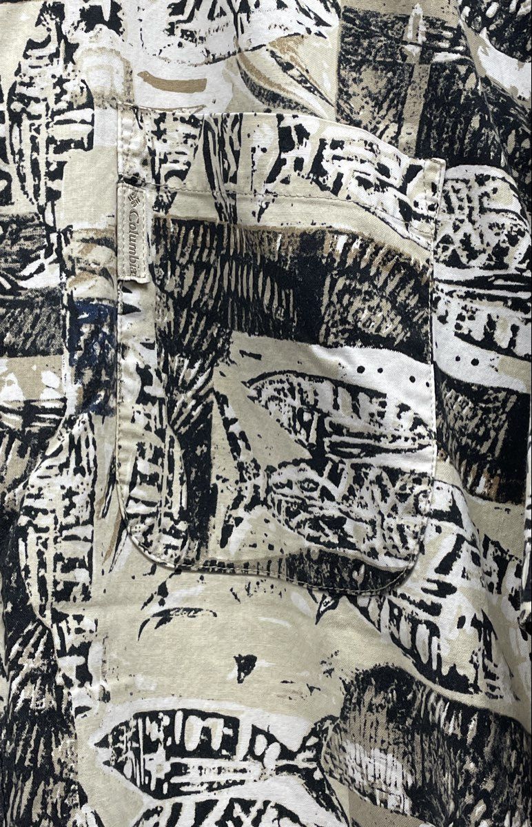 Columbia Men's Vintage 90s Fish Print Short Sleeve Button Up Shirt Tan Black XL