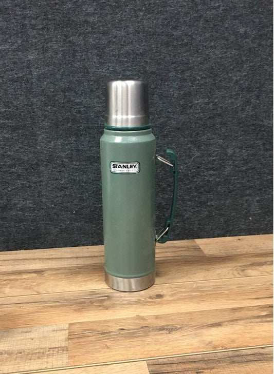 Stanley Dried Pine 48oz Legendary Classic Bottle