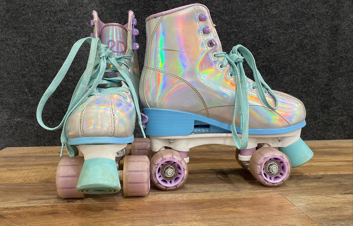 Roller Derby Pixie Youth Roller Skates Adjustable Size 3-6 Silver Holographic