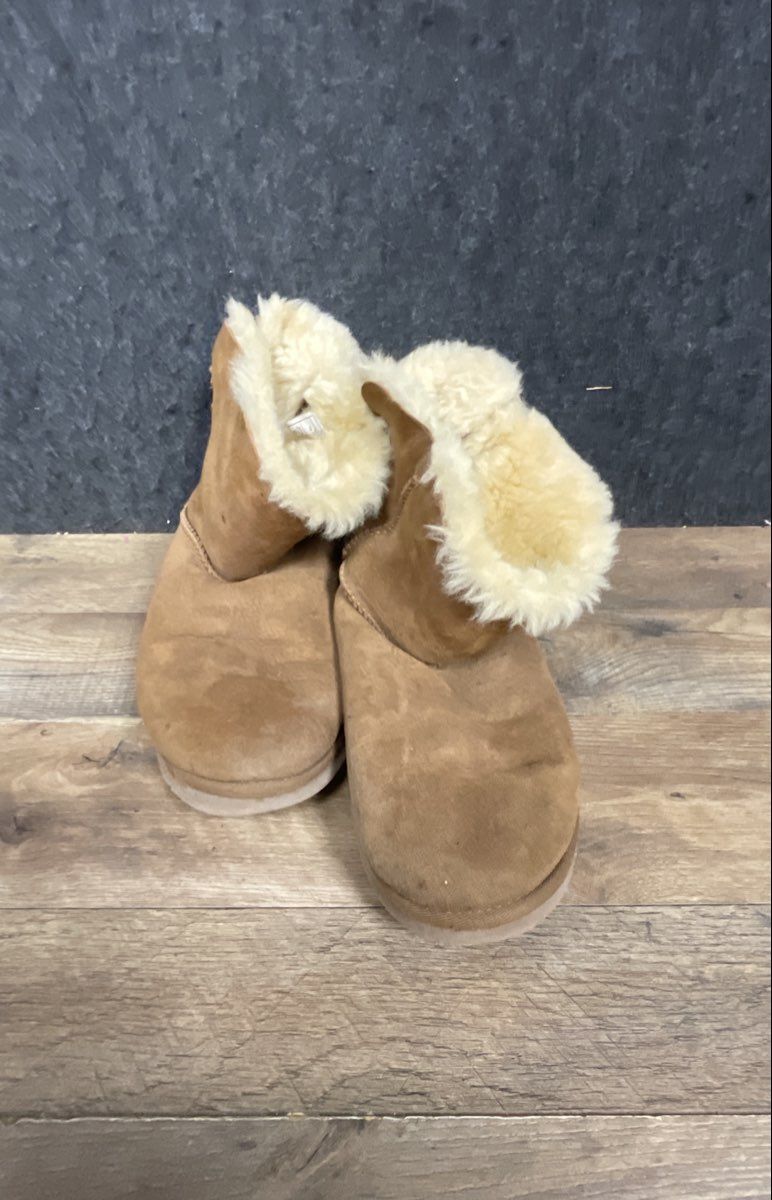 UGG Mini Bailey Bow Chestnut Suede Sheepskin Boots Women's Size 11