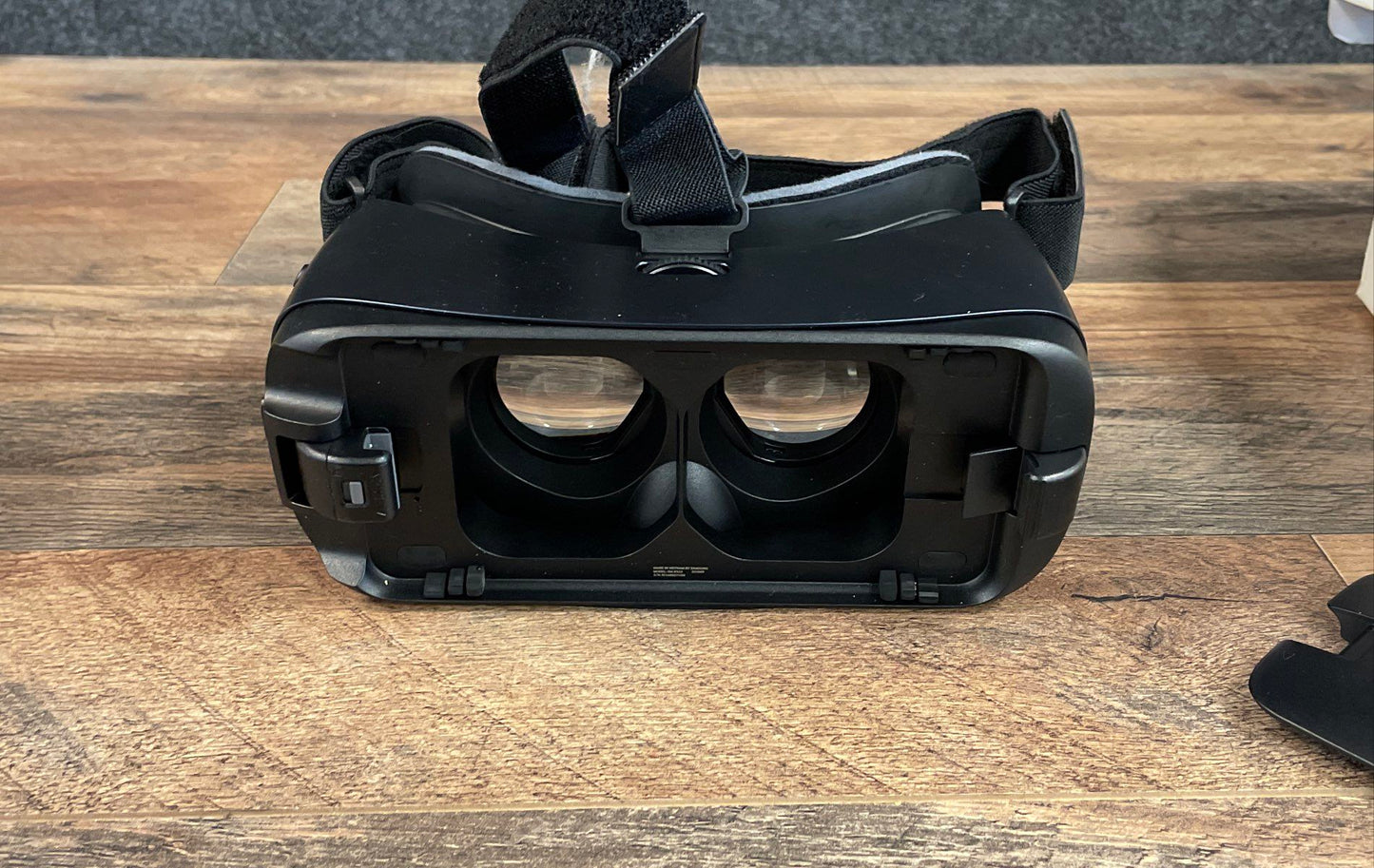 Samsung Gear VR Virtual Reality Headset Powered by Oculus with Box