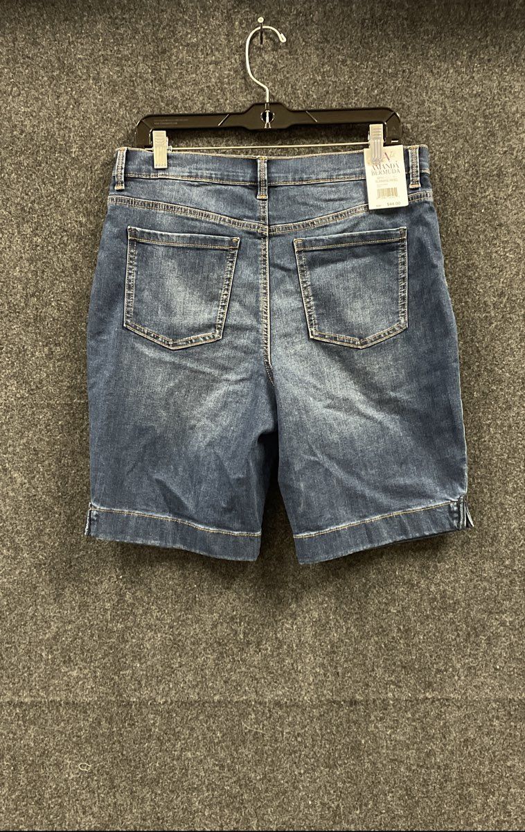 Gloria Vanderbilt Women's Amanda Bermuda Shorts Blue Slimming Denim NWT Sz 12P