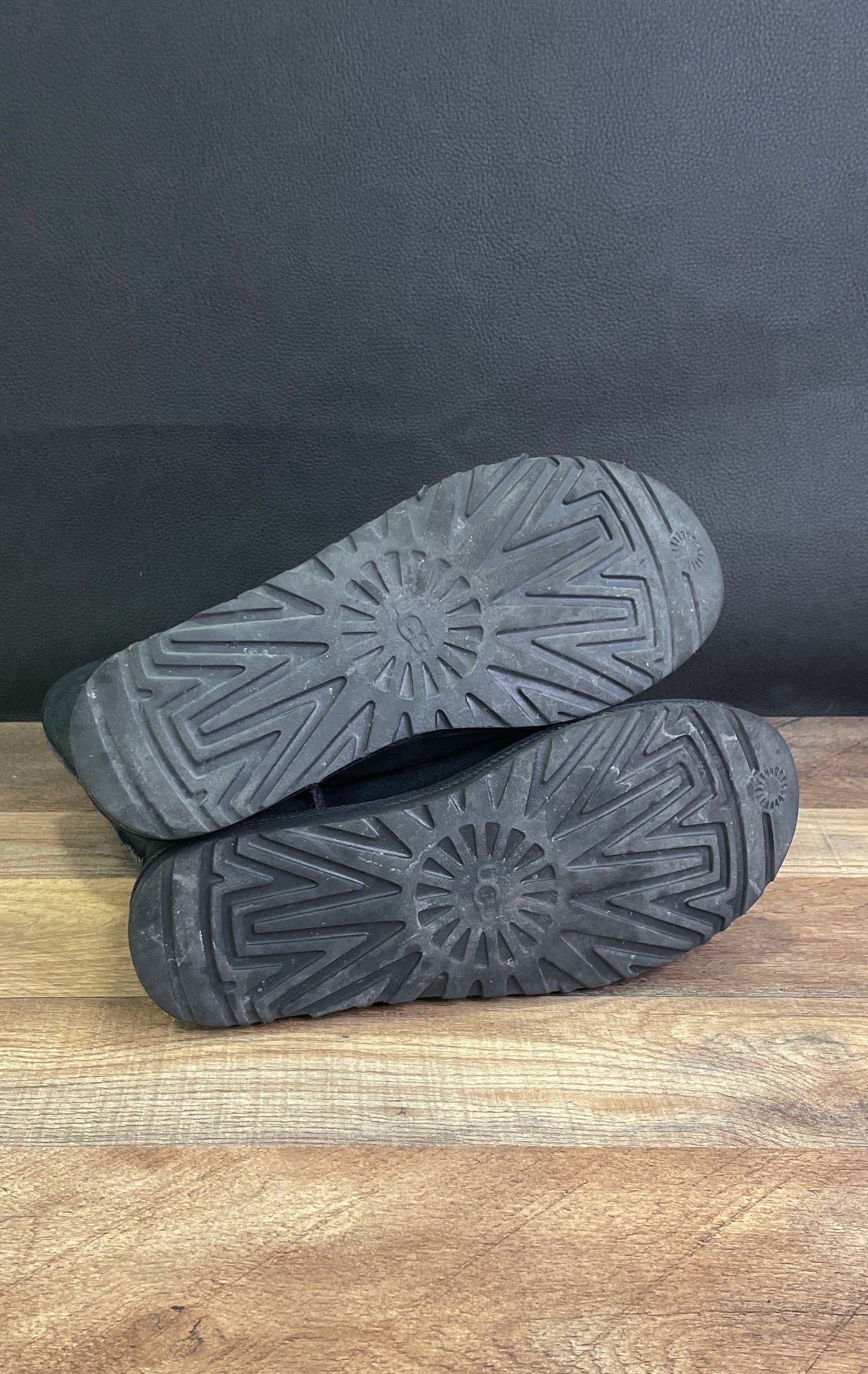 UGG Classic Short II Black Suede Sheepskin Boots Women's Size 10