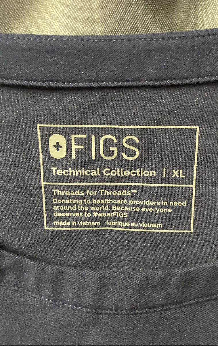 Figs Women's Navy Blue Technical Collection One Pocket Scrub Top Sz XL