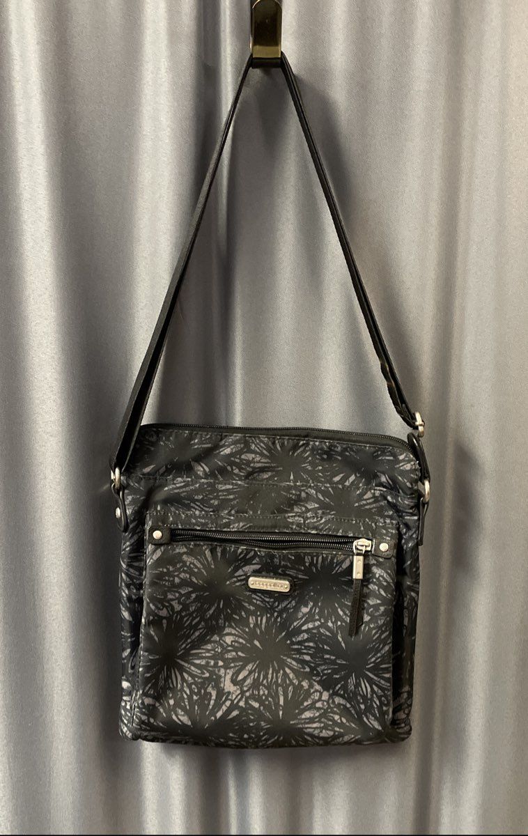 Baggallini Black Gray Patterned Nylon Crossbody Bag Small Messenger Purse Travel