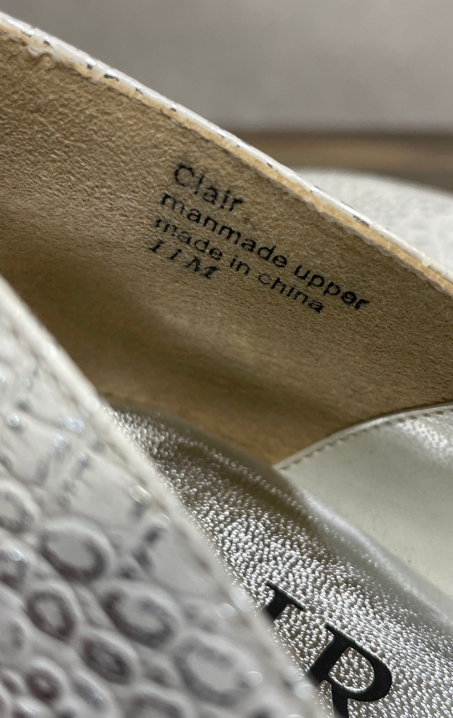 J. Renee Clair White Silver Reptile Embossed Pointed Toe Pumps Size 11M