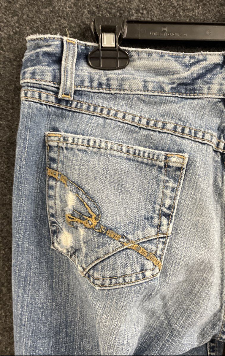 BKE Women's Culture Bootcut Jeans Light Wash Distressed Embroidered Sz 28x33.5