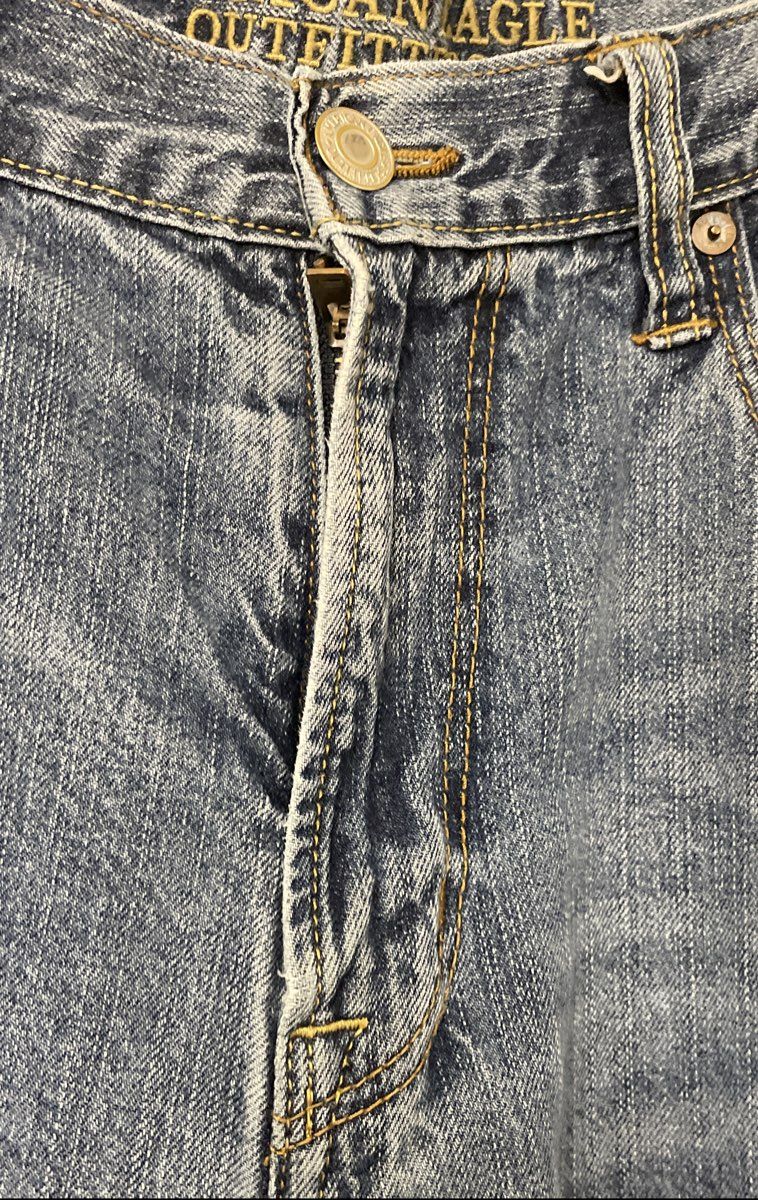 American Eagle Men's Light Wash Straight Leg Faded Blue Jeans Size 36x34