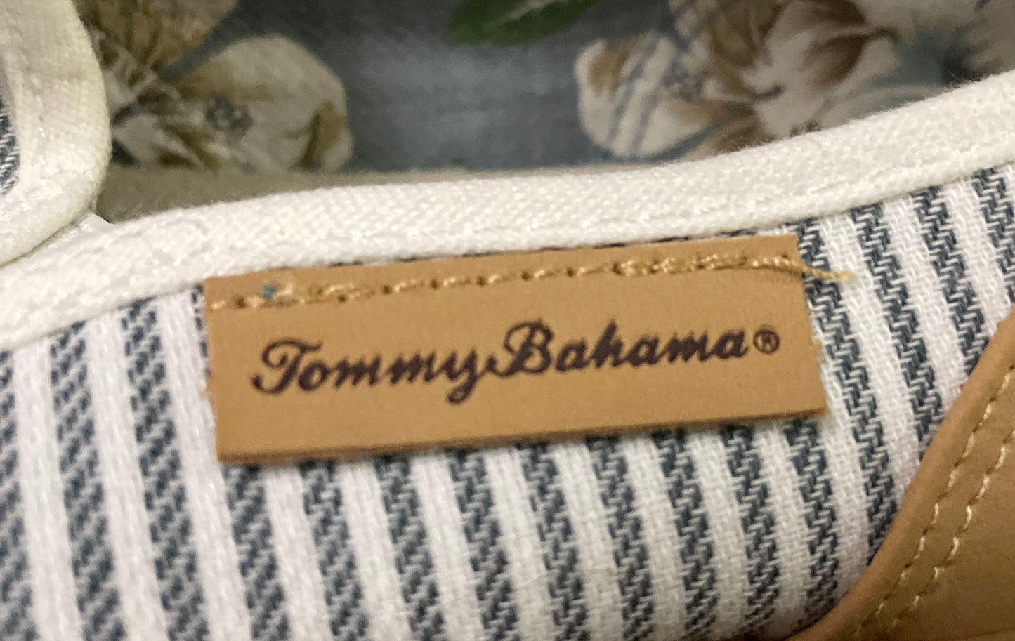 Tommy Bahama Striped Blue White Textile Slip On Sneakers Women's Size 9