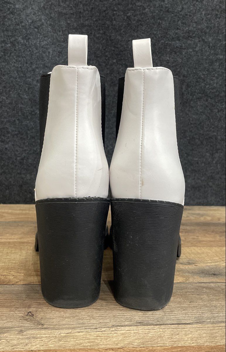 Soda White Black Lug Sole Chelsea Block Heel Boots Women's Size 10