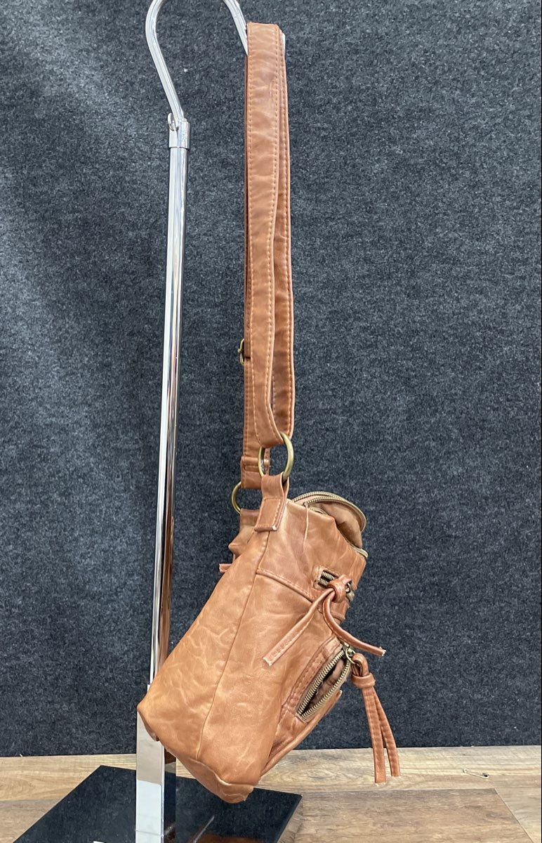 Stone Mountain Brown Leather Multi-Pocket Crossbody Shoulder Bag