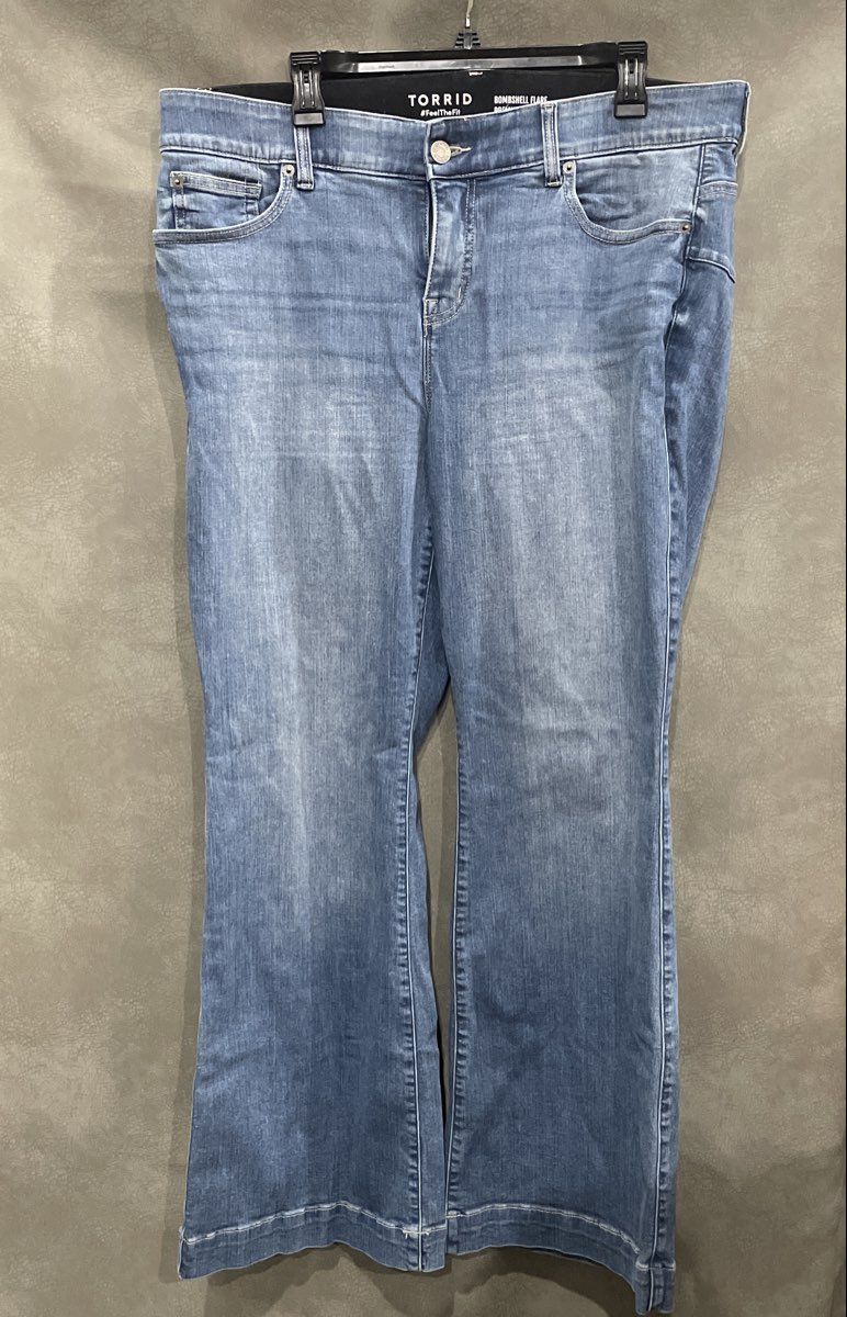 Torrid Women's Bombshell Flare Blue Premium Stretch Medium Wash Jeans Sz 18R